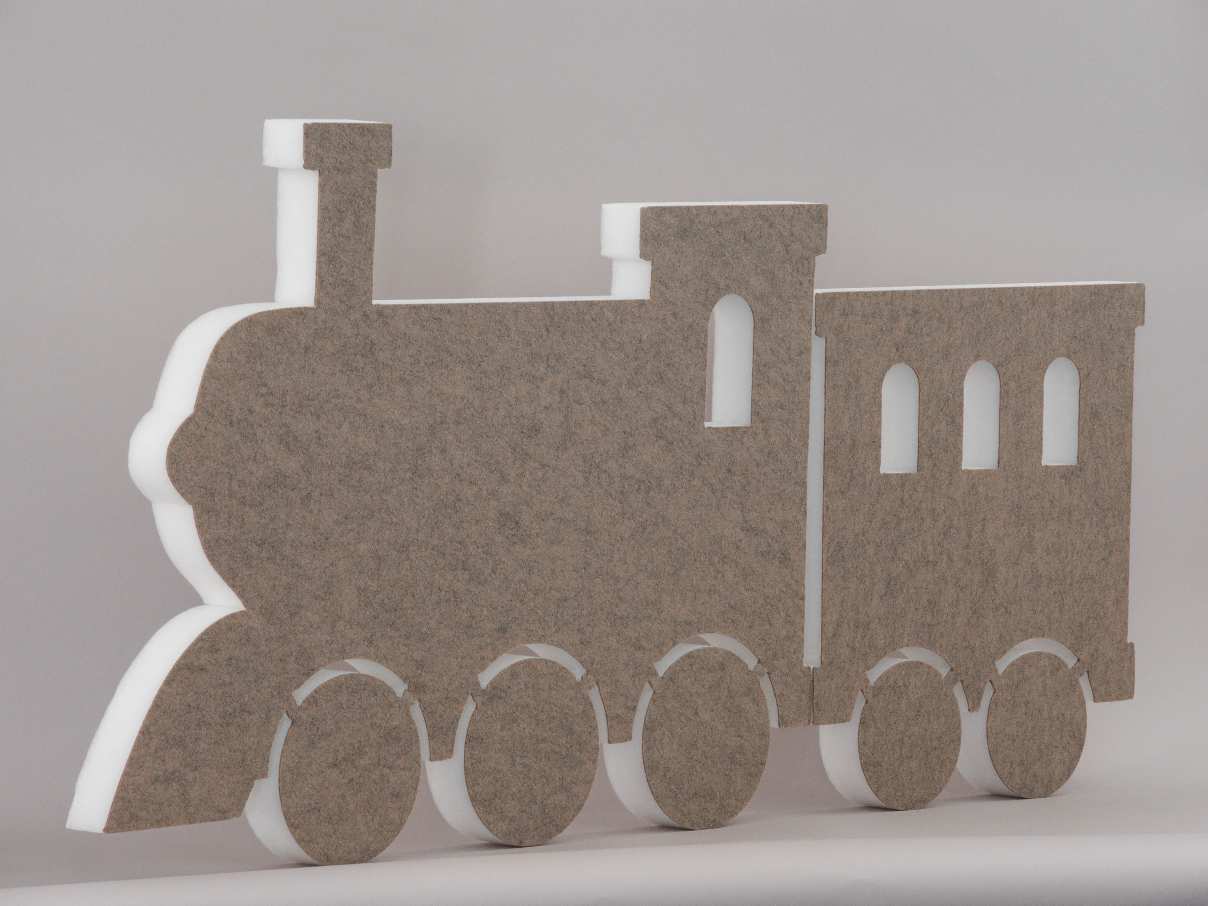 Schallabsorber in Form einer Lokomotive und einem Waggon (soni ELEMENT TRAIN) in der Farbe Beige vor grauem Hintergrund diagonal fotografiert