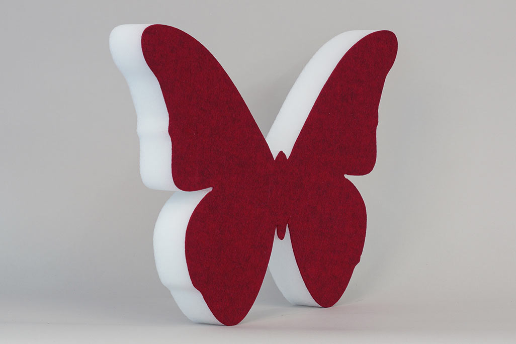 Sound absorber in the shape of a butterfly (soni ELEMENT Butterfly) in the color red against a grey background