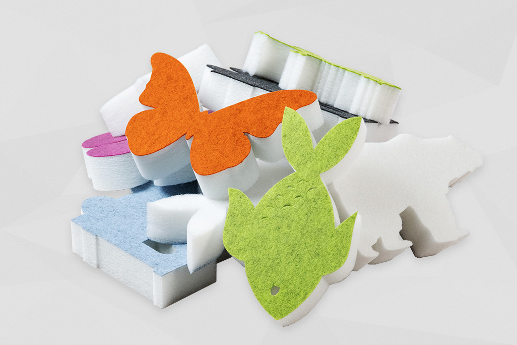 bunte Mini-Vliesabsorber in verschiedenen Formen auf einem Haufen