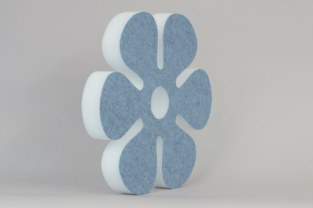 Absorbeur acoustique en forme de fleur (soni ELEMENT FLORA) de couleur bleue sur fond gris