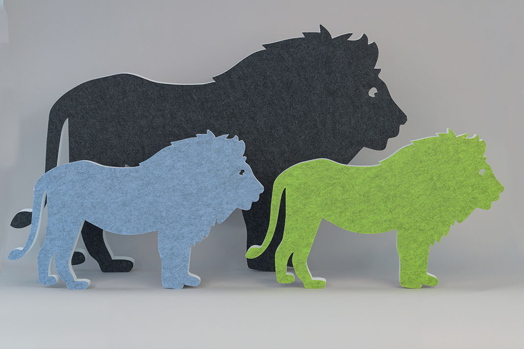 Absorbeur acoustique en forme d'un grand et de deux petits lions (soni ELEMENT LEO) sur fond gris