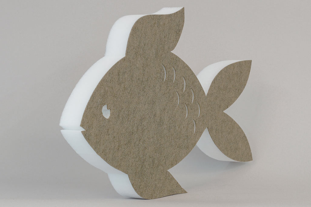 Sound absorber in the shape of a fish (soni ELEMENT FRED) in the color beige photographed diagonally against a grey background