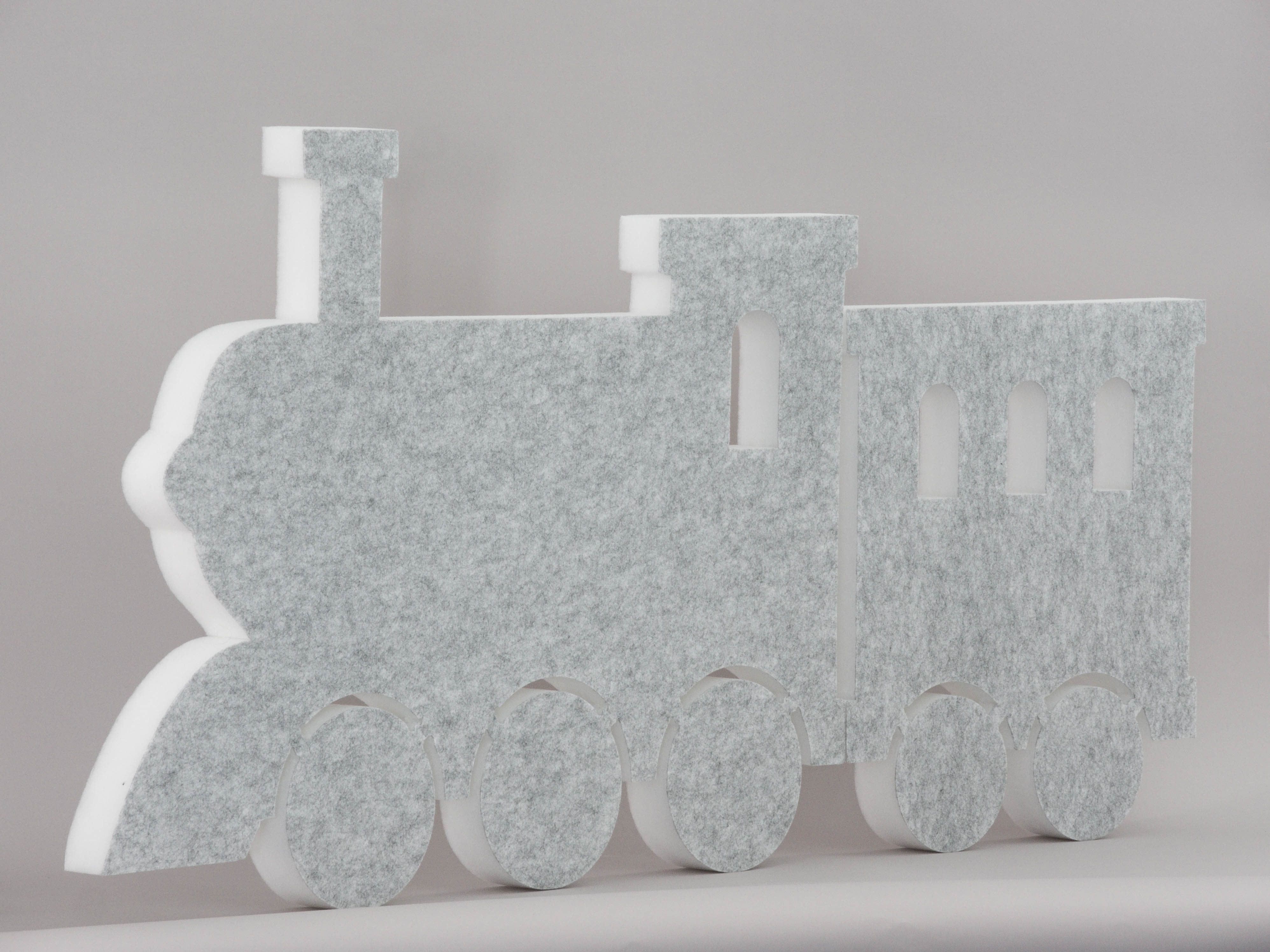 Absorbeur acoustique en forme de locomotive et de wagon (soni ELEMENT TRAIN) en gris clair sur fond gris