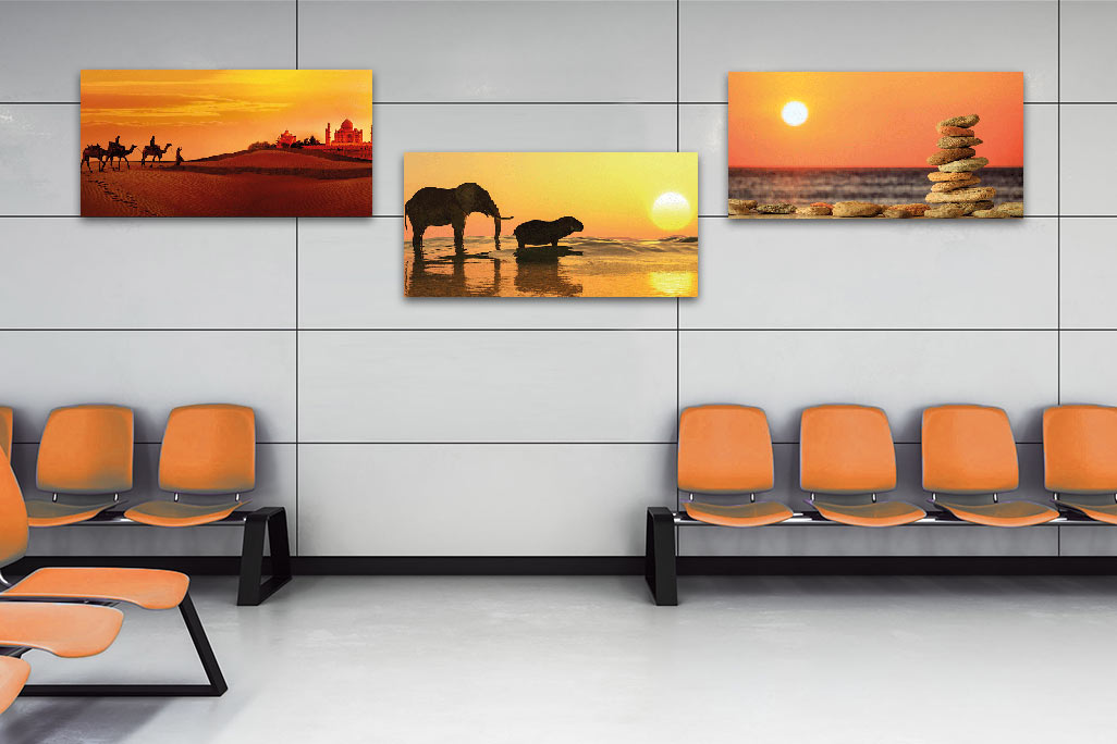 Wartesaal mit orangenenSitzschalen, an der Wand häng farblich passende Akustikbilder soni PICTURE