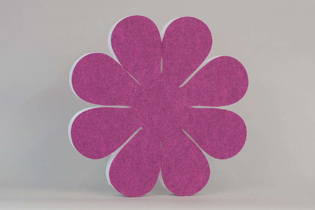 Schallabsorber in Form einer Blume (soni ELEMENT FLORA) in der Farbe Pink vor grauem Hintergrund