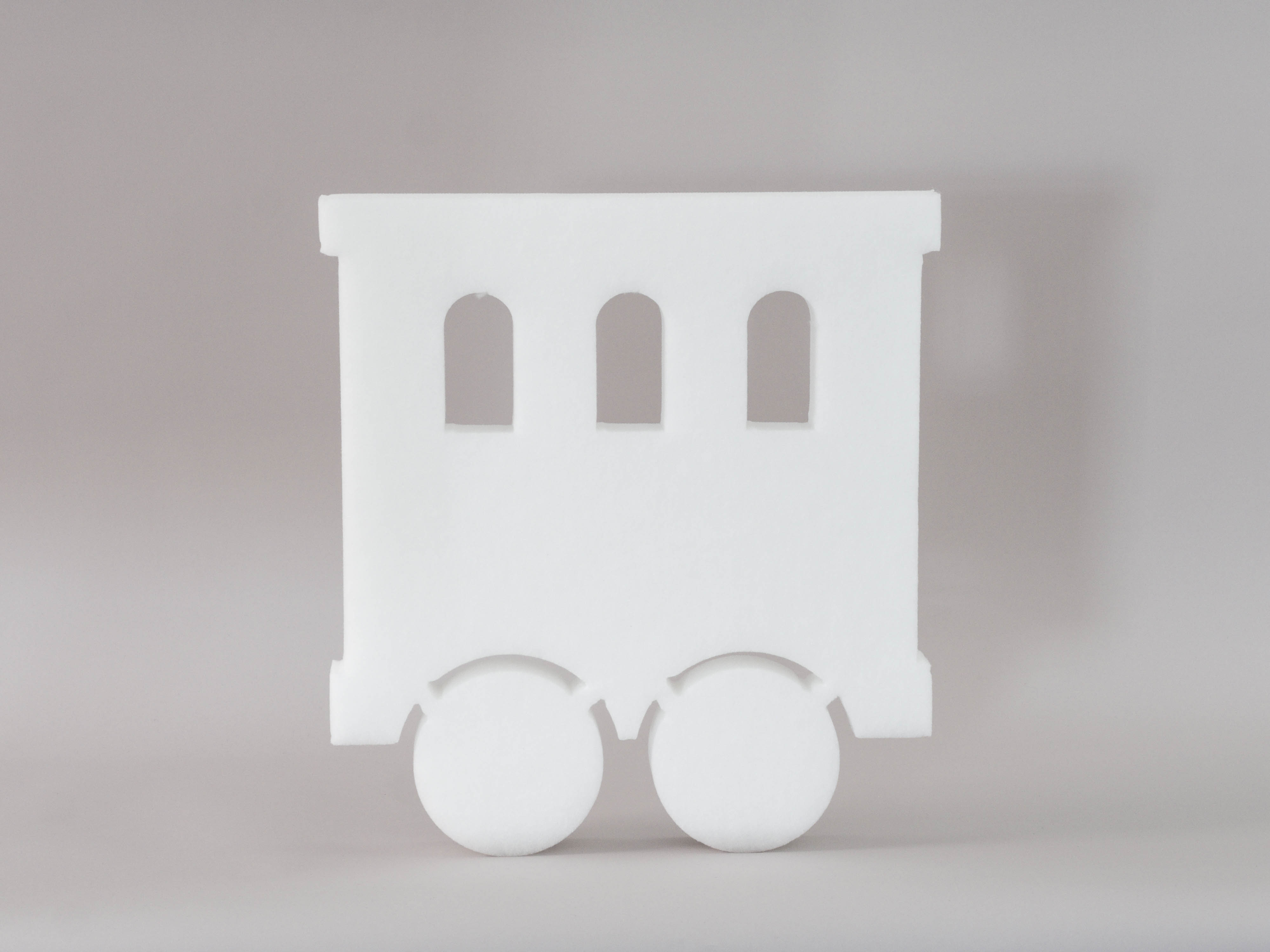 Sound absorber in the shape of a train carriage (soni ELEMENT TRAIN) in white against a gray background