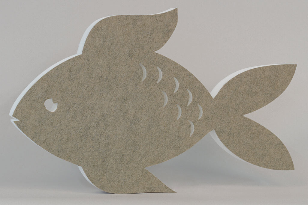 Sound absorber in the shape of a fish (soni ELEMENT FRED) in beige against a gray background